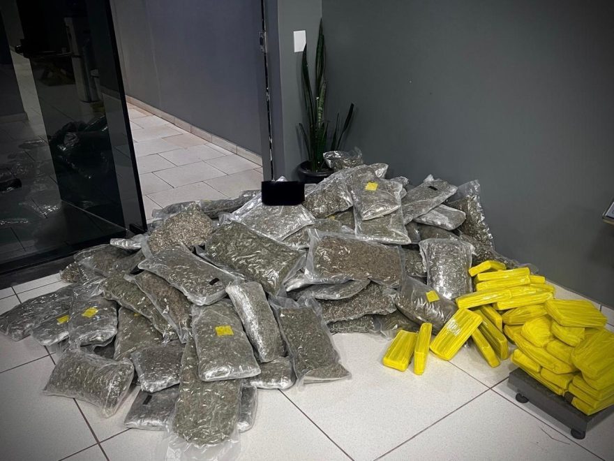 PRF apreende 40 tabletes de maconha e 126 pacotes com Skunk na BR-277