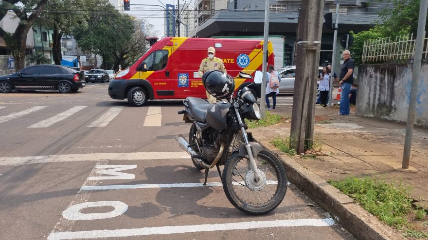 Idoso fica ferido ao se envolver em acidente de trânsito na Rua Pernambuco