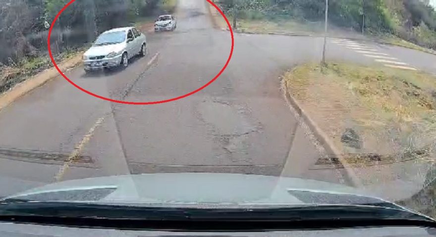 Câmera veicular flagra acidente de trânsito no Cascavel Velho