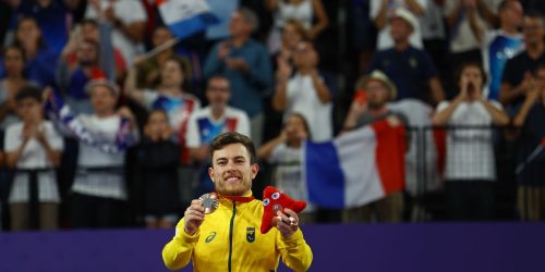 Imagem referente a Paris 2024: Vitor Tavares é bronze na classe simples SH6 do badminton