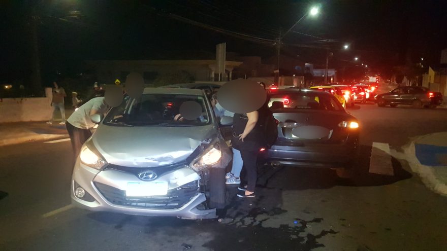 Engavetamento envolvendo quatro carros é registrado no Bairro Maria Luiza