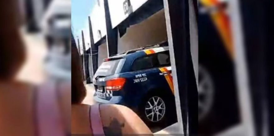 “Pau torou”: Policiais são flagrados em motel com garota de programa e vídeo viraliza