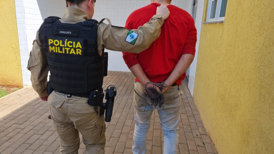 Homem é flagrado queimando fios furtados no bairro Cancelli