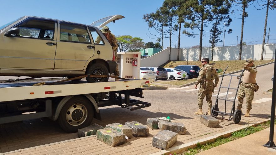 Fuga frustrada: PRF apreende fardos de maconha na BR-467, em Cascavel