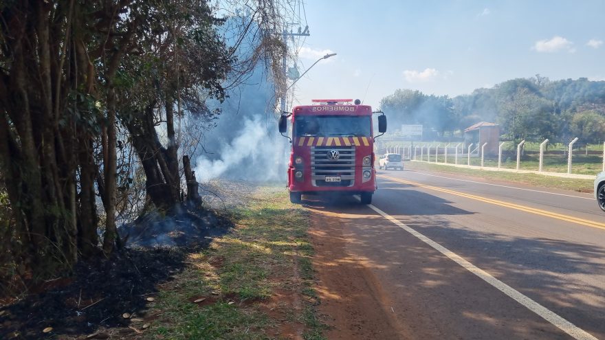Mais um incêndio ambiental é registrado em Cascavel, desta vez na rua Jorge Lacerda