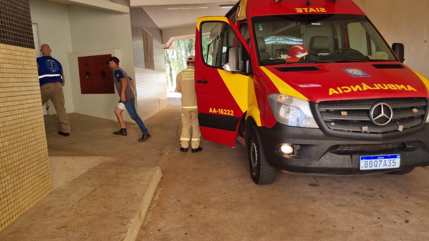 Bombeiros atendem vítima que se feriu com máquina no Bairro Guarujá