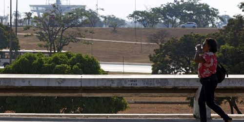 Imagem referente a Inmet emite alerta de baixa umidade para 15 estados e o DF