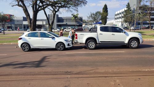 Imagem referente a Colisão traseira entre Onix e S-10 é registrada na Avenida Brasil