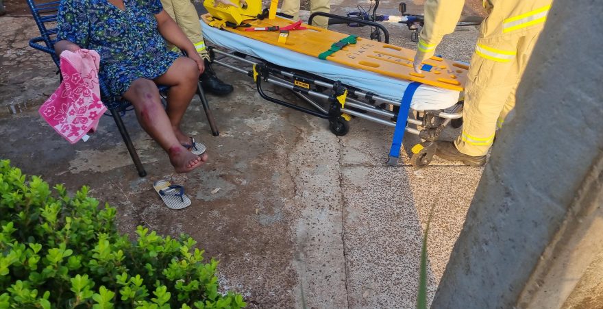 Mulher fica ferida após cair de bicicleta elétrica na Rua Tupis