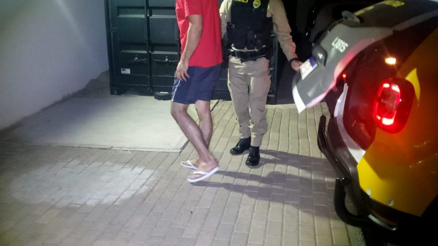 Homem é detido no Santa Cruz após agredir a companheira