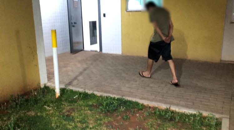 Jovem é detido com cocaína após empreender fuga de abordagem