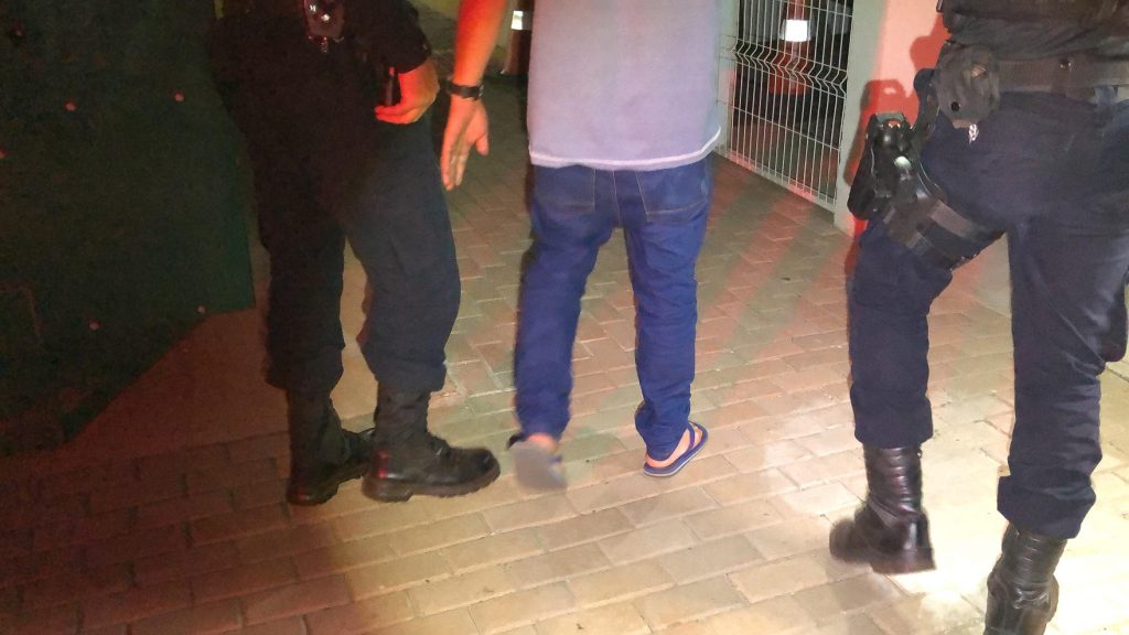 Após denúncias, condutor embriagado é detido pela GM no bairro Alto Alegre Após denúncias, condutor embriagado é detido pela GM no bairro Alto Alegre