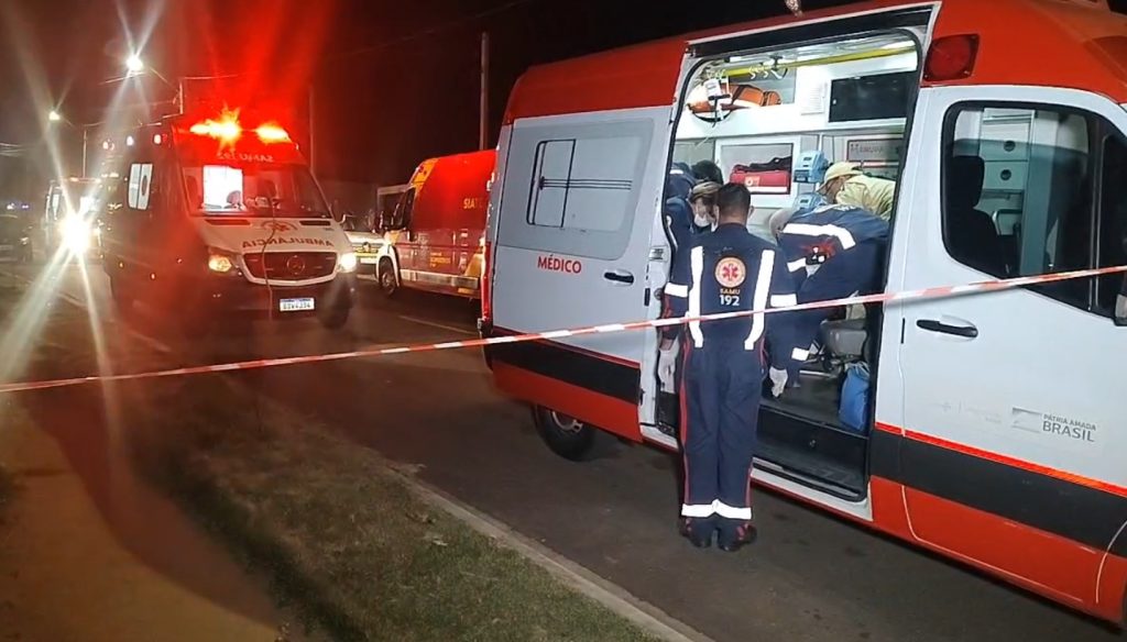 Casal é baleado na frente do filho no em Ponta Grossa Casal é baleado na frente do filho no em Ponta Grossa