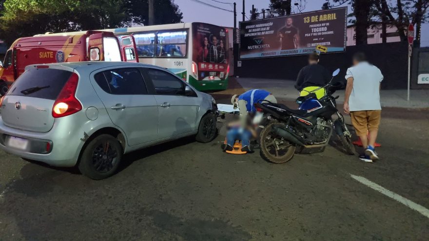 Motociclista fica ferido após colisão com automóvel no bairro Periolo