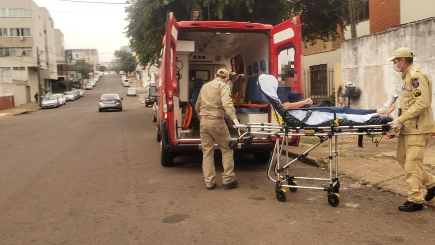 Durante limpeza, mulher é ferida por espeto de churrasco no Centro