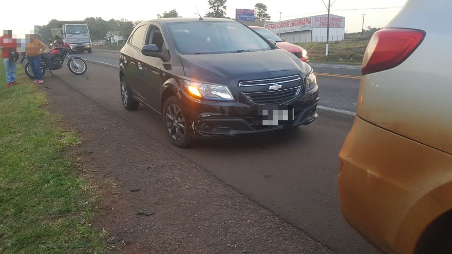 Engavetamento entre dois carros e uma moto é registrado na BR-277, em Cascavel