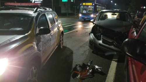 Polícia Militar é aplaudida após deter motorista envolvido em acidente Imagem referente a Polícia Militar é aplaudida após deter motorista envolvido em acidente