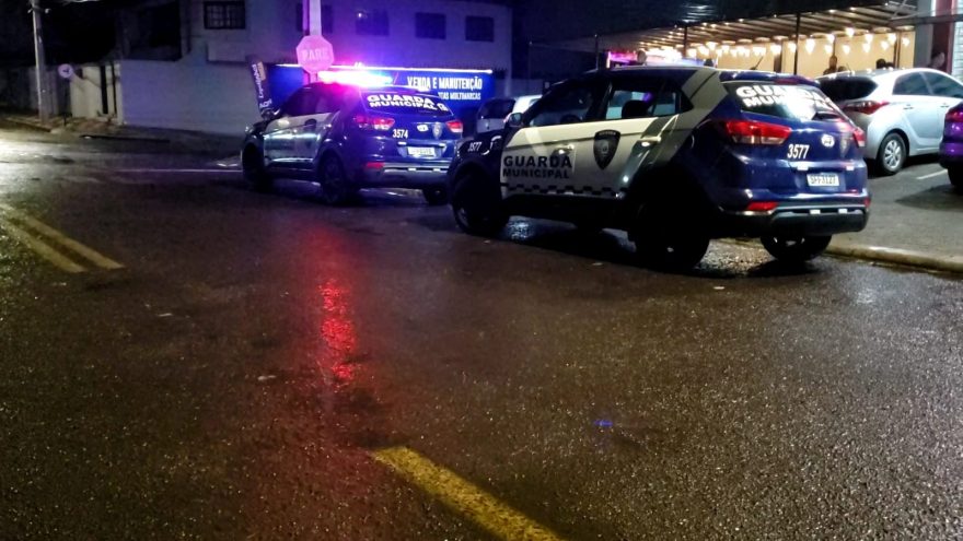 Confusão em distribuidora de bebidas resulta na detenção de duas mulheres em Cascavel