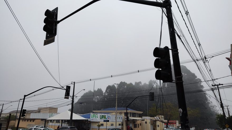 Semáforos na rua Europa em frente à UPA Brasília estão inoperantes