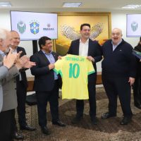 Imagem referente a Com segurança reforçada, Governo apoia volta da Seleção a Curitiba após duas décadas