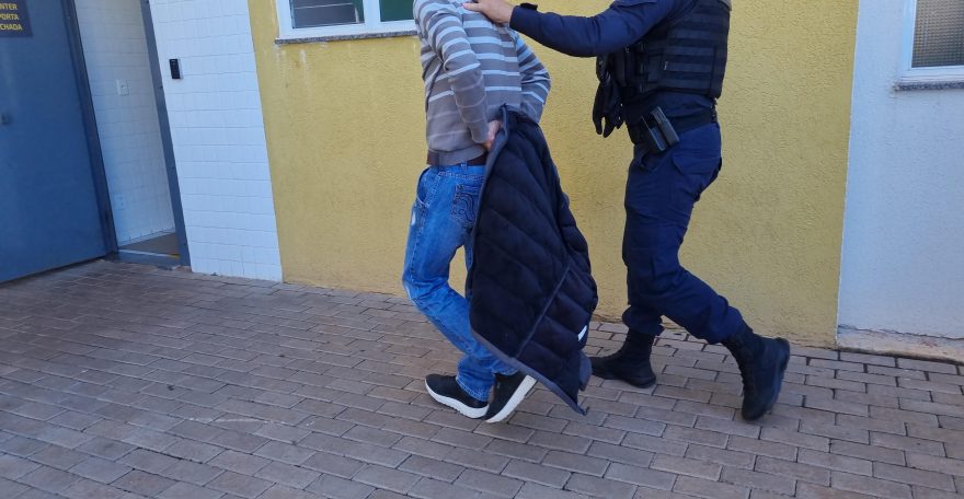 Homem de 50 anos é detido por importunação sexual contra jovem de 18 no Terminal Leste