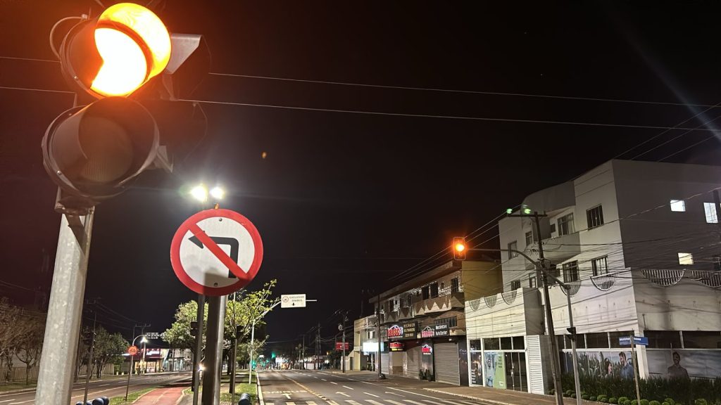 Semáforos ficam inoperantes na Av. Barão do Rio Branco esquina com a Rua Antonina