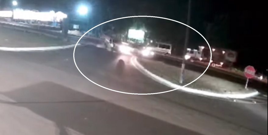 Câmera registra acidente entre Ecosport e Doblo na BR-277 em Santa Tereza do Oeste