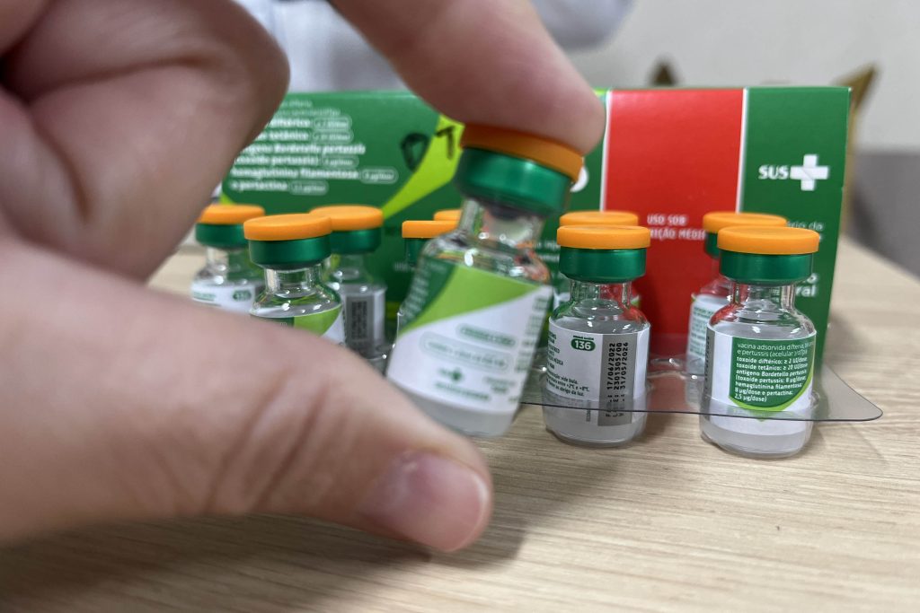 Com aumento de casos de coqueluche, Saúde reforça importância da vacinação Com aumento de casos de coqueluche, Saúde reforça importância da vacinação