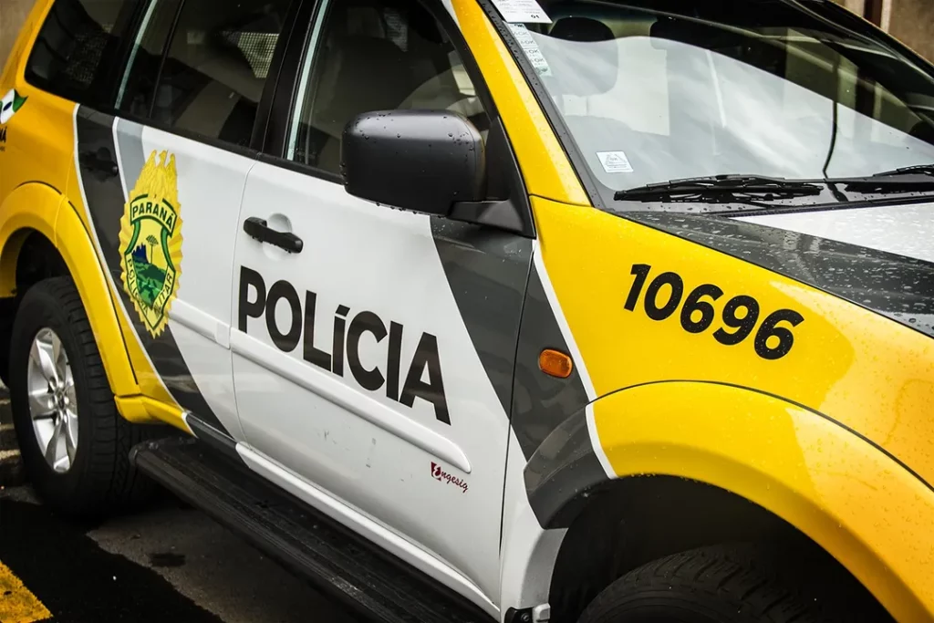 Homem vê mulher conversando com outro na rua, atropela e agride os dois e acaba preso, no Paraná Homem vê mulher conversando com outro na rua, atropela e agride os dois e acaba preso, no Paraná