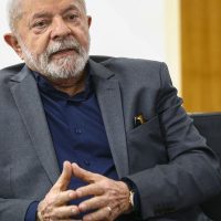 Imagem referente a “Alguém que pratica assédio não vai ficar no governo”, diz Lula