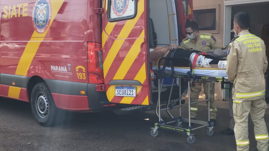 Mulher é socorrida pelo Siate após ficar ferida em acidente no Floresta