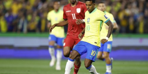 Imagem referente a Brasil vence Equador para respirar nas Eliminatórias