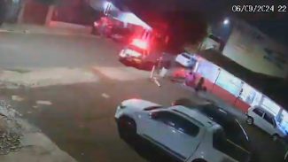 Câmera registra movimentação após homicídio no bairro Nova Cidade Câmera registra movimentação após homicídio no bairro Nova Cidade