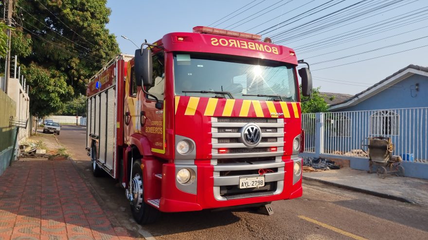 Gato preso no telhado mobiliza Corpo de Bombeiros no Parque Verde