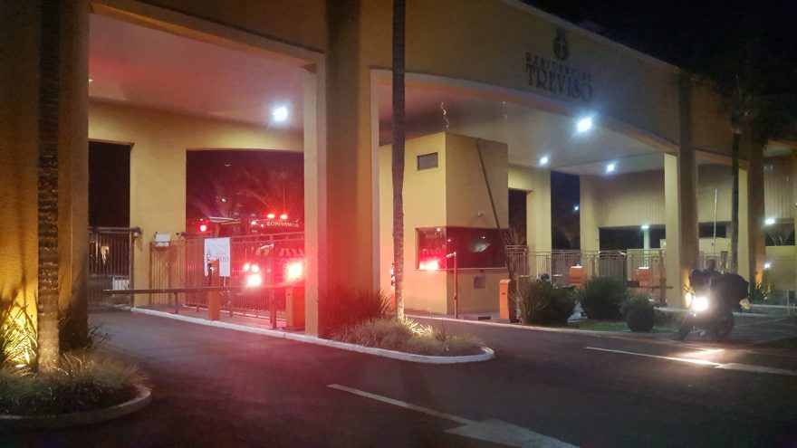Corpo de Bombeiros combate incêndio em Espaço Gourmet de condomínio