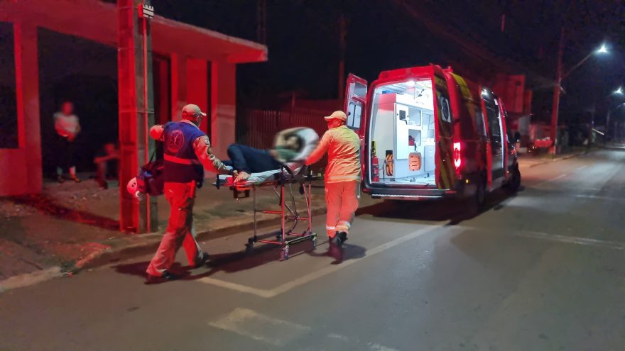 Durante briga de casal, mulher se defende e provoca cortes no companheiro