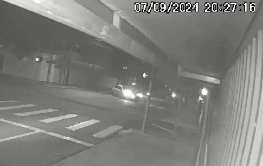 Vídeo mostra colisão entre moto e carro no Bairro Cancelli