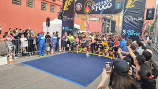 6ª Corrida do Fogo leva mais de duas mil pessoas às ruas de Curitiba