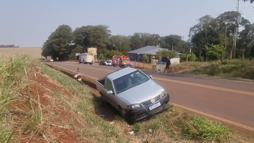 Imagem referente a Motociclista tenta fazer o contorno na PR-180 e é atingido por Saveiro