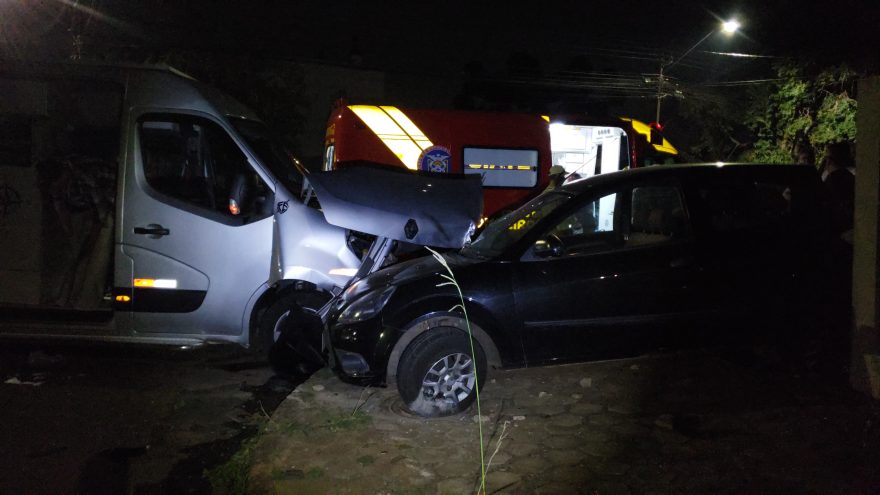 Cacetada! Motorista fica ferido em acidente no São Cristóvão