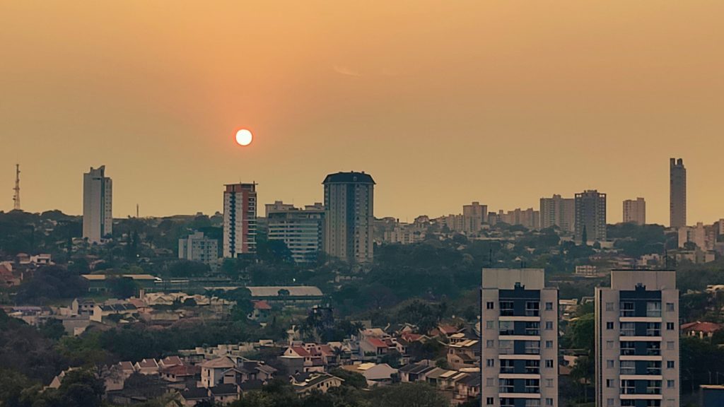 Segunda-feira de temperaturas altas e baixa umidade do ar em Cascavel Segunda-feira de temperaturas altas e baixa umidade do ar em Cascavel