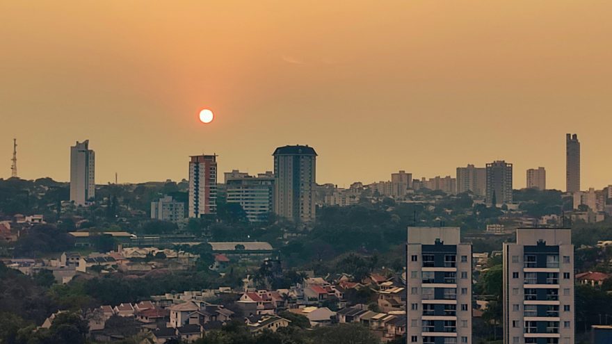 Segunda-feira de temperaturas altas e baixa umidade do ar em Cascavel