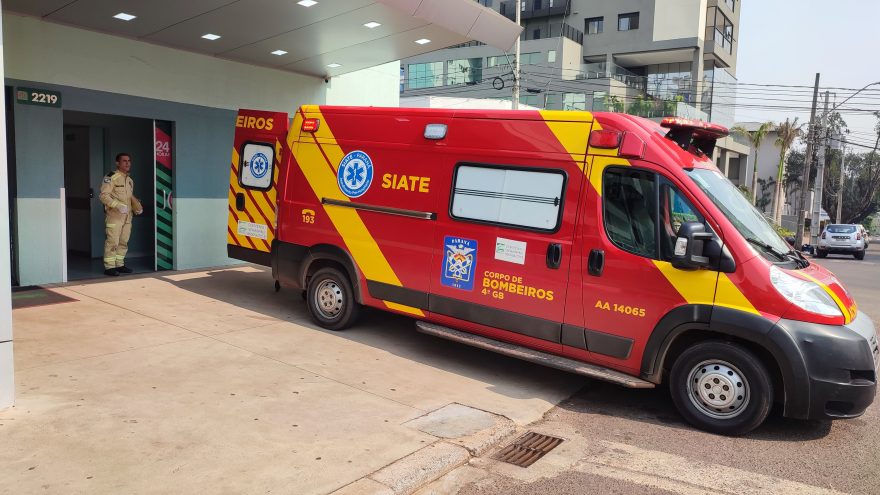 Após sofrer queda em parreiral, homem fratura a perna e é socorrido pelo Siate
