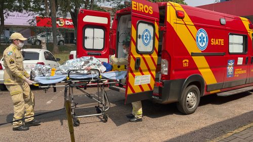 Imagem referente a Jovem de 19 anos ferida em explosão em fábrica de Cascavel é levada ao HUOP