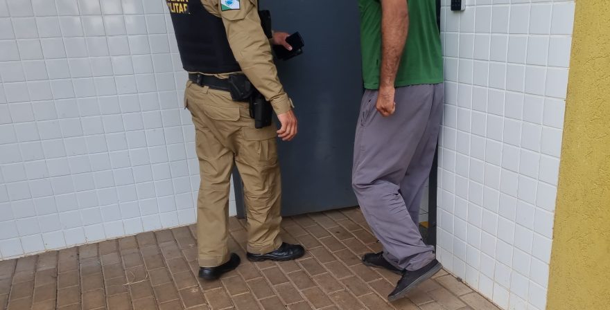 Caminhoneiro é preso após apresentar resultado positivo para consumo de álcool