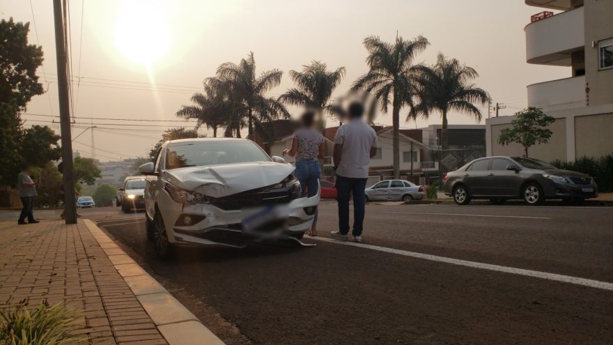 Acidente entre Corsa e Cronos é registrado no Neva