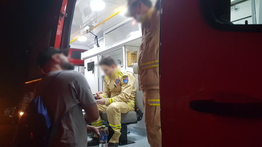 Jovem de 21 anos fica ferido durante partida de futebol