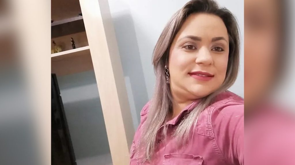 Marido e filho de vítima são presos em flagrante acusados pelo assassinato de mulher a tiros no Paraná Marido e filho de vítima são presos em flagrante acusados pelo assassinato de mulher a tiros no Paraná