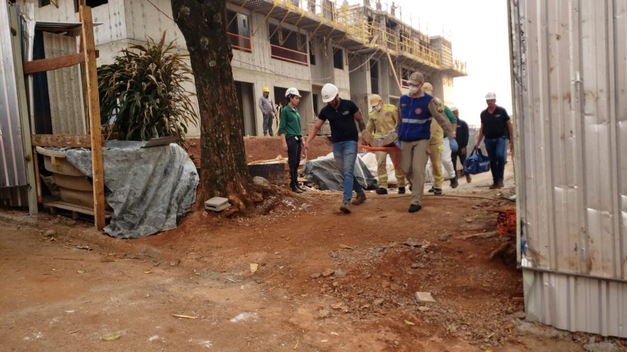 Trabalhador sofre queda de quatro metros em obra e é socorrido pelo Siate