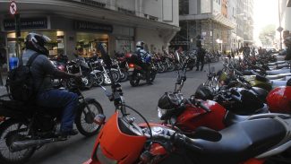 Mais da metade dos proprietários de motocicleta não tem habilitação